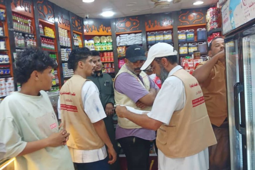 حملة رقابية مشددة في خورمكسر تضبط 14 مخالفة تموينية وتغلق محال لرفع أسعار الزيوت