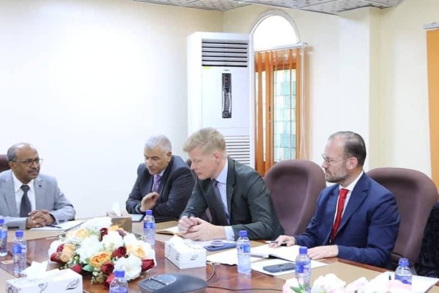 وزير النفط والمعادن يستقبل المبعوث الخاص للأمين العام للأمم المتحدة إلى اليمن وزير النفط والمعادن يستقبل المبعوث الخاص للأمين العام للأمم المتحدة إلى اليمن