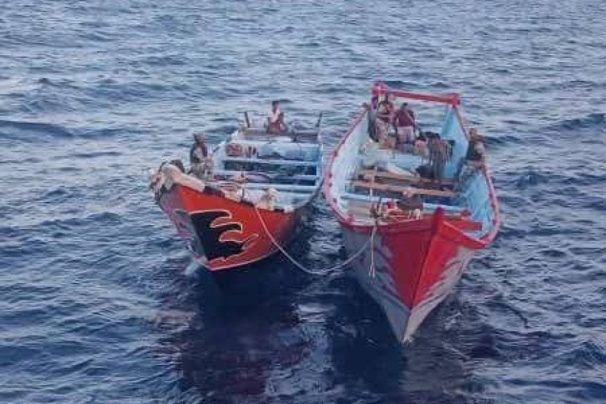 خفر السواحل اليمنية تضبط قاربين مشتبهين بتهريب بشر وممنوعات خلال دورية بحرية.. تفاصيل خفر السواحل اليمنية تضبط قاربين مشتبهين بتهريب بشر وممنوعات خلال دورية بحرية.. تفاصيل