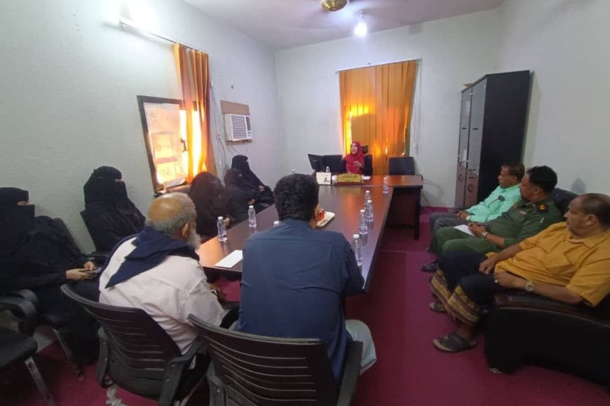 رئيس محكمة الأحداث بحضرموت تناقش آليات تطوير عمل دار رعاية الأحداث وتعزيز حماية الأطفال رئيس محكمة الأحداث بحضرموت تناقش آليات تطوير عمل دار رعاية الأحداث وتعزيز حماية الأطفال