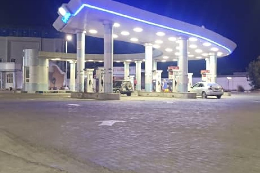 كاتب صحفي: استقرار أسعار الوقود في اليمن مؤقت أمام ضغوط عالمية قد تفرض مراجعات مستقبلية