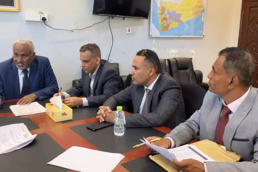 وزير الإدارة المحلية يلتقي رئاسة مصلحة الأحوال المدنية والسجل المدني لمناقشة المبالغ المالية وآلية معالجتها