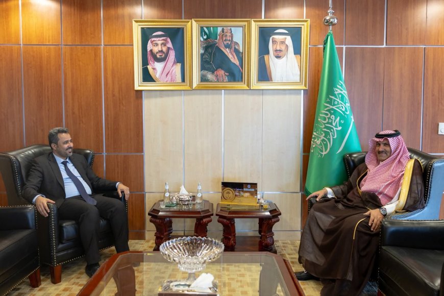 السفير آل جابر يستعرض مع محافظ لحج " الحالمي" سبل دعم التنمية والترتيبات للحوار الجنوبي . 