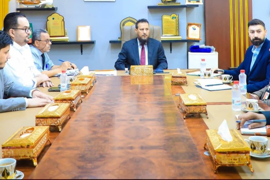 المحافظ عبدالرحمن شيخ يبحث مع نائب مدير منظمة “كير العالمية” آليات تعزيز تدخلاتها في العاصمة عدن