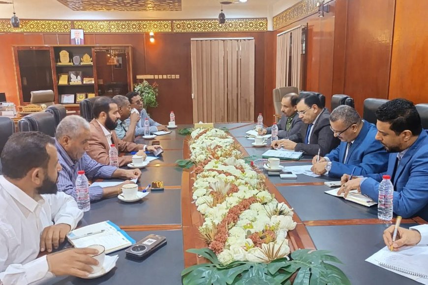 الوزير السقطري ومحافظ أبين يناقشان المشاريع الاستراتيجية الزراعية والسمكية ويؤكدان أهمية تعزيز الأمن والاستثمار التنموي بالمحافظة