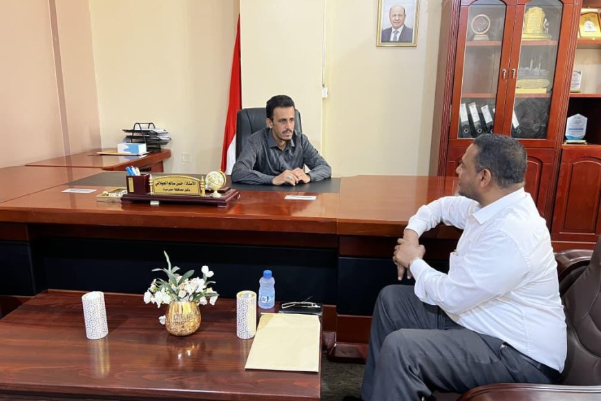وكيل المحافظة الجيلاني يلتقي رئيس مركز روافد حضرموت للدراسات والتنمية ويطّلع على برامجه التنموية