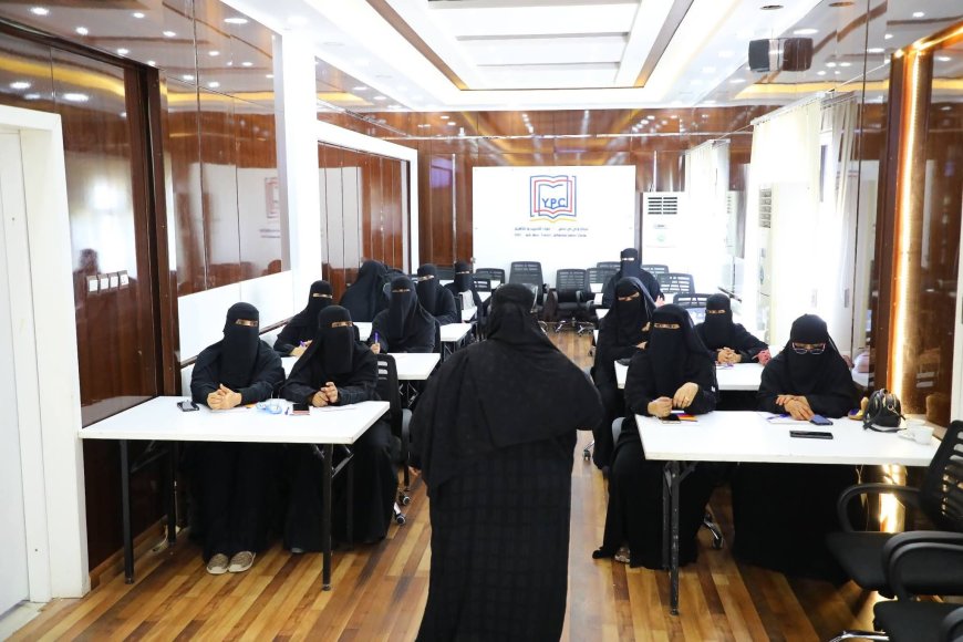 برعاية مدير عام الفرع:اختتام برنامج المهارات الوظيفية لتأهيل الكوادر النسوية بشركة النفط بساحل حضرموت. برعاية مدير عام الفرع:اختتام برنامج المهارات الوظيفية لتأهيل الكوادر النسوية بشركة النفط بساحل حضرموت.