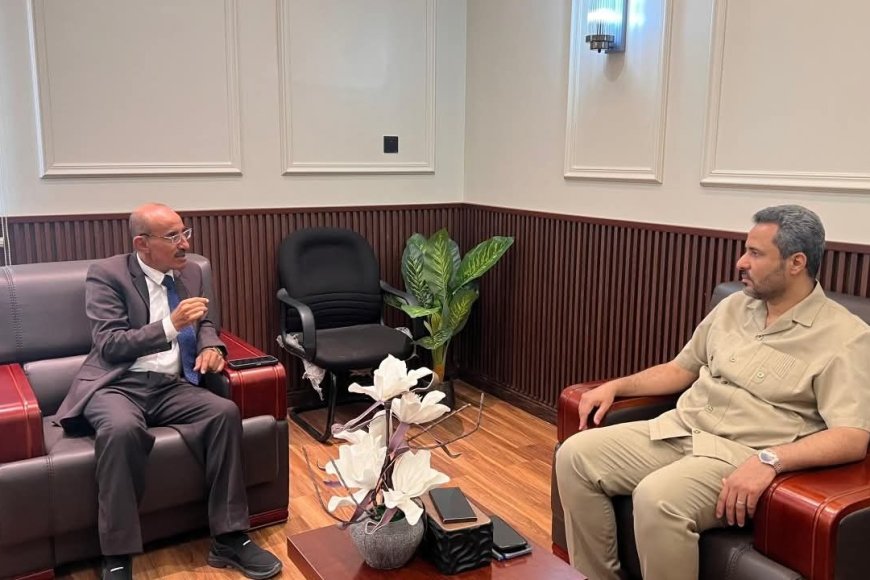 لحج.. المحافظ مراد الحالمي يناقش مع مدير الصناعة والتجارة خطط تطوير الأداء الاقتصادي بالمحافظة .. لحج.. المحافظ مراد الحالمي يناقش مع مدير الصناعة والتجارة خطط تطوير الأداء الاقتصادي بالمحافظة ..