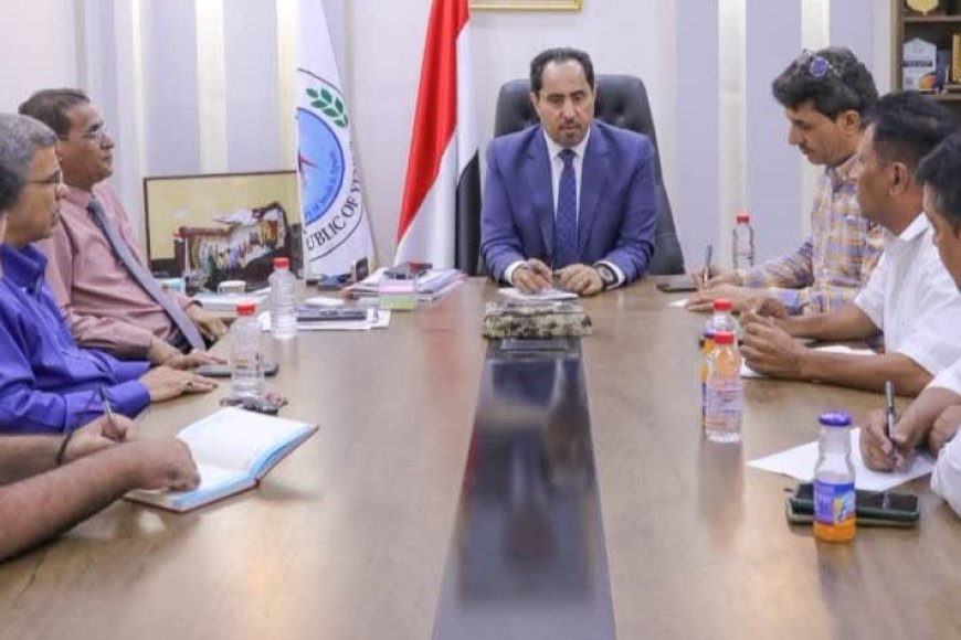 البكري يلتقي نائب مدير عام مكتب الشباب والرياضة في المهرة لمناقشة عدد من القضايا