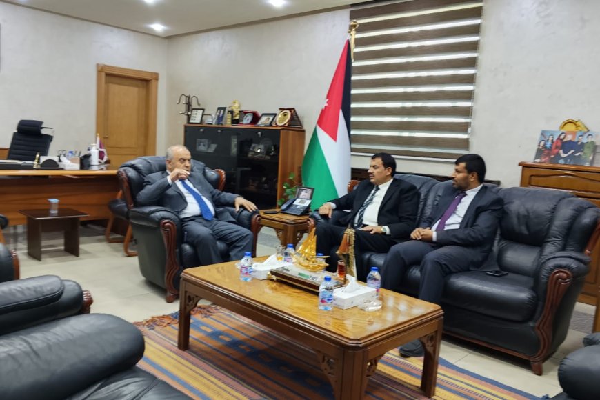 الأردن: نائب رئيس جامعة إقليم سبأ يبحث مع وزير التعليم العالي الاردني تطوير العلاقات الاكاديمية والعلمية