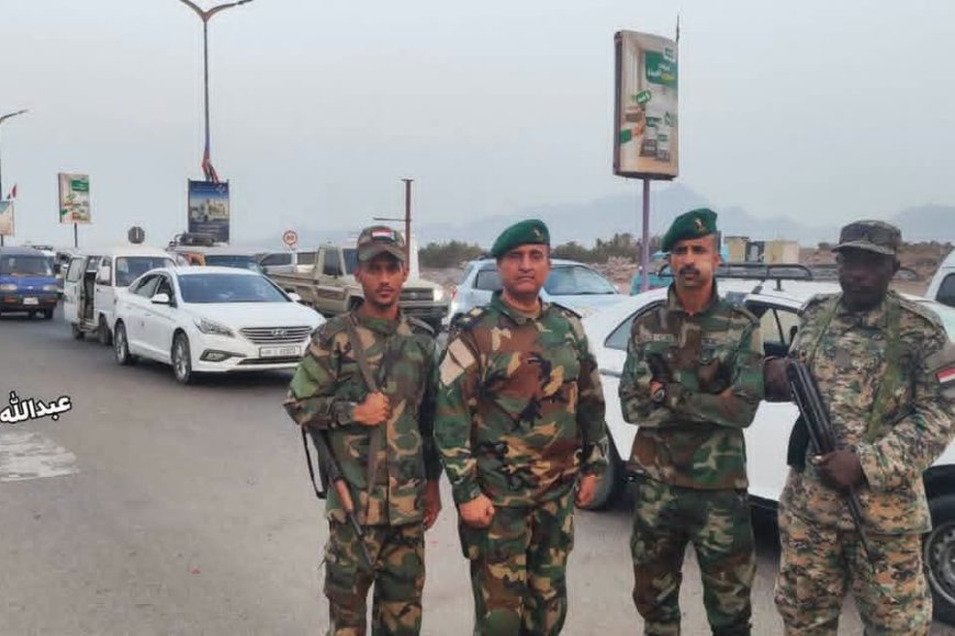 قائد قطاع المنصورة بالأمن الوطني المقدم فهمي الصهيبي يتفقد عدداً من النقاط الأمنية بالمديرية