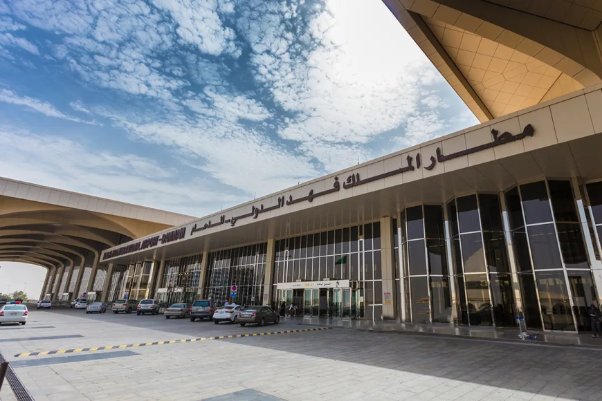 مطار الملك فهد الدولي يعلن إطلاق رحلات مباشرة إلى عدن عبر طيران عدن ابتداءً من 5 يوليو