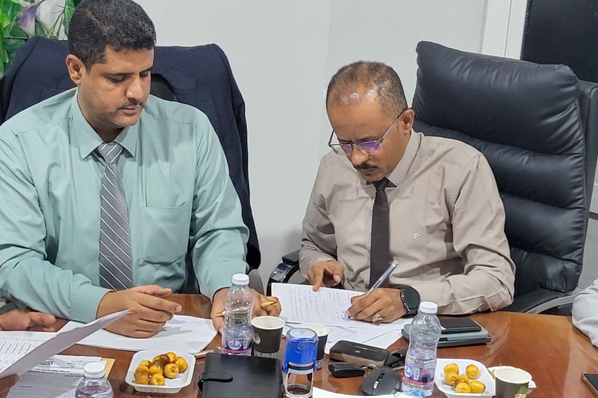 استكمال إجراءات الاستلام والتسليم بين المدير العام السلف والخلف بالمؤسسة المحلية للمياه والصرف الصحي بساحل حضرموت