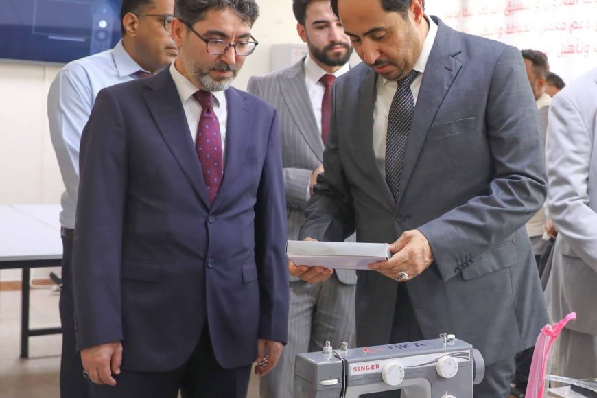 البكري ومنسق وكالة "تيكا" التركية يفتتحان معملي الحاسوب والخياطة بعدن