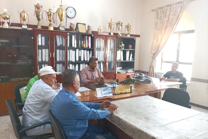 مدير التربية والتعليم بمديرية صيرة يعقد اجتماعًا بمدراء المدارس الخاصة 
