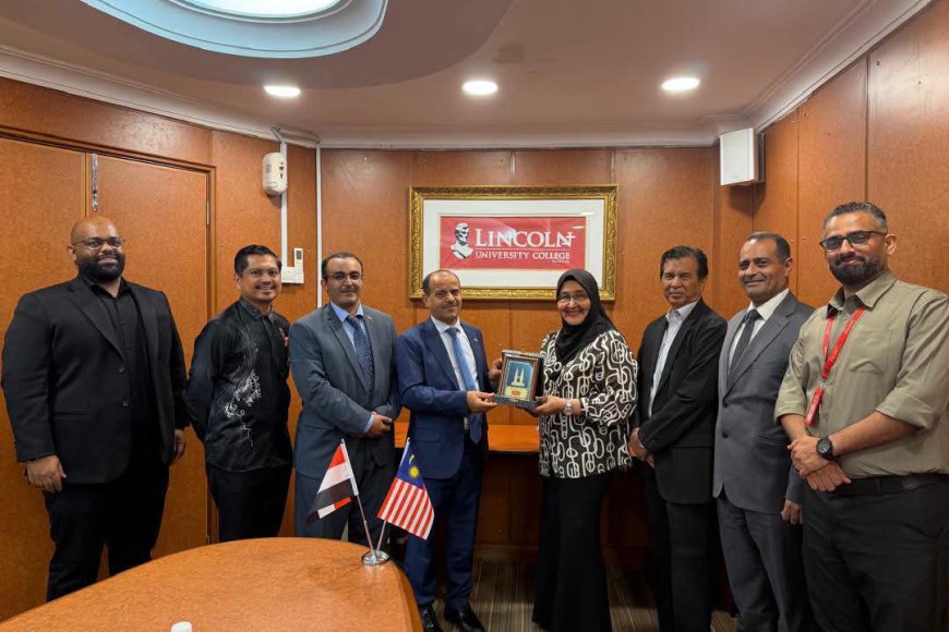 المستشار الثقافي بماليزيا يبحث مع قيادة كلية لينكولن تعزيز التعاون الأكاديمي ودعم الطلاب اليمنيين المستشار الثقافي بماليزيا يبحث مع قيادة كلية لينكولن تعزيز التعاون الأكاديمي ودعم الطلاب اليمنيين