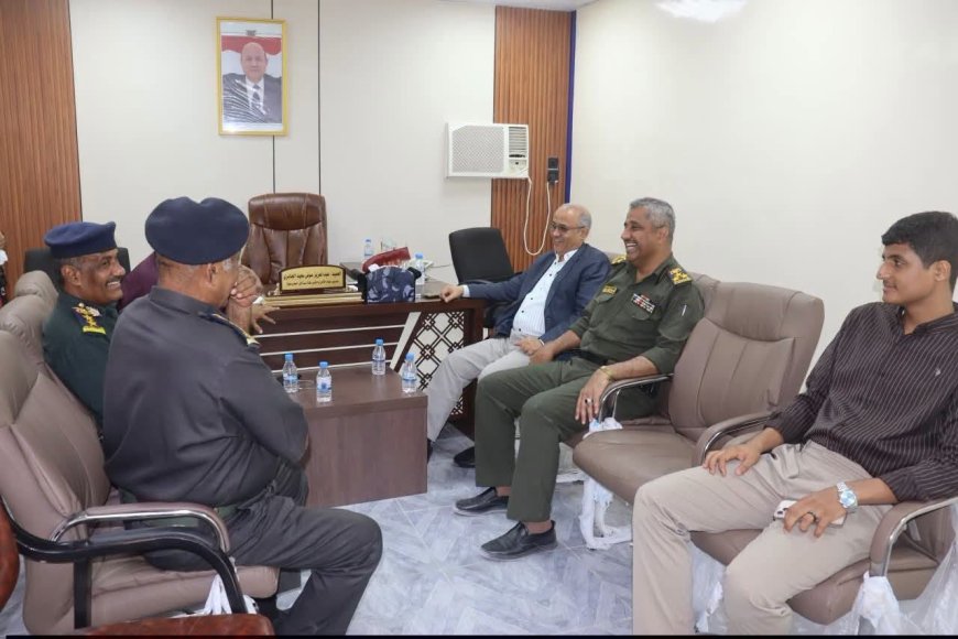 رئيس محكمة استئناف حضرموت يبحث مع مدير أمن الساحل القضايا والموضوعات ذات الاهتمام المشترك رئيس محكمة استئناف حضرموت يبحث مع مدير أمن الساحل القضايا والموضوعات ذات الاهتمام المشترك