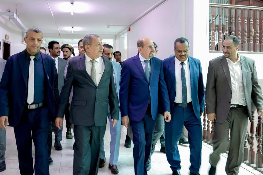 رئيس الوزراء وزير الخارجية يزور المجمع القضائي في عدن رئيس الوزراء وزير الخارجية يزور المجمع القضائي في عدن