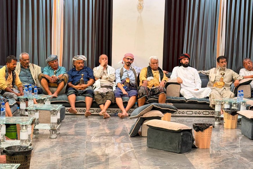 محافظ أبين يلتقي مشايخ ووجهاء آل فضل ويؤكد تعزيز التلاحم الوطني وتوحيد الصفوف
