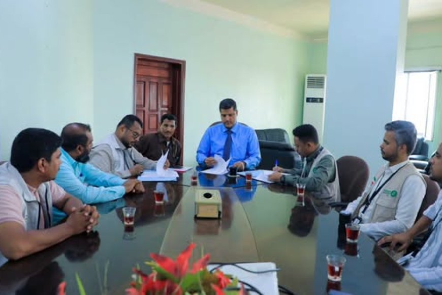 وكيل حضرموت للشؤون الفنية يشهد توقيع اتفاقية تنفيذ مشروع خزان مياه بالطاقة الشمسية لتعزيز إمدادات المياه بمديرية حجر