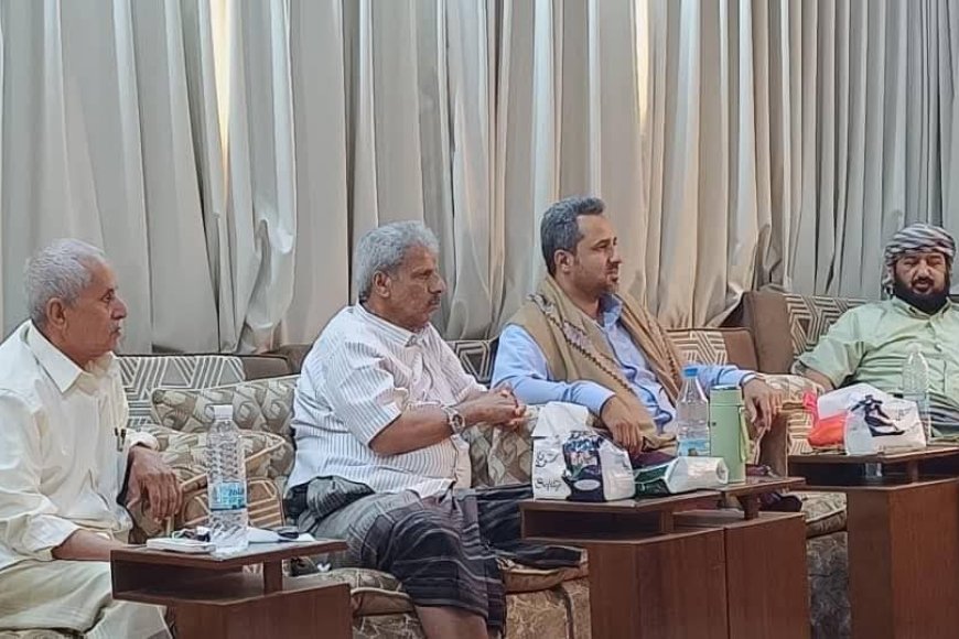 محافظ لحج "الحالمي "يزور مستشار مجلس القيادة الفريق "أحمد تركي" ويؤكدان على وحدة الصف وتعزيز الاستقرار بالمحافظة