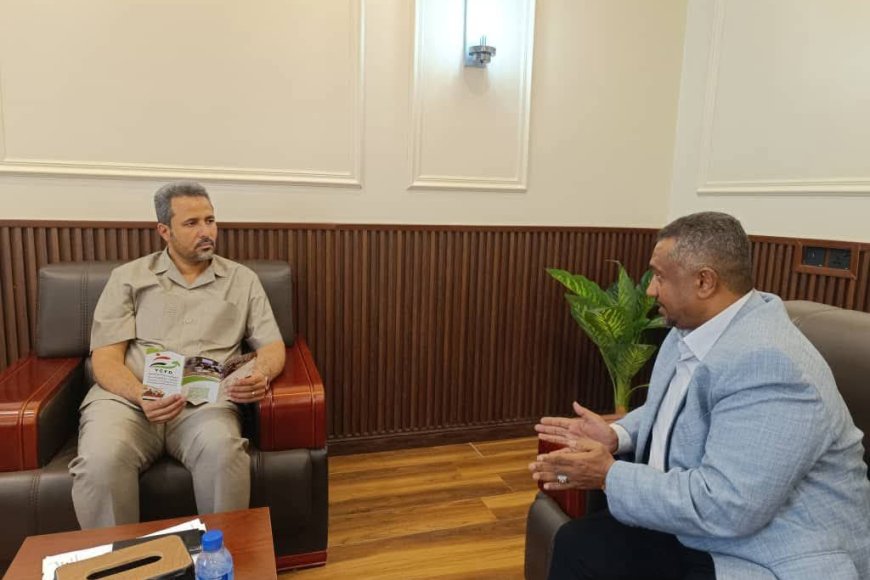 محافظ لحج يستعرض مع المدير التنفيذي لمؤسسةالتعاونيةاليمنيةللتنمية سبل تعزيز القطاعين الزراعي والاقتصادي