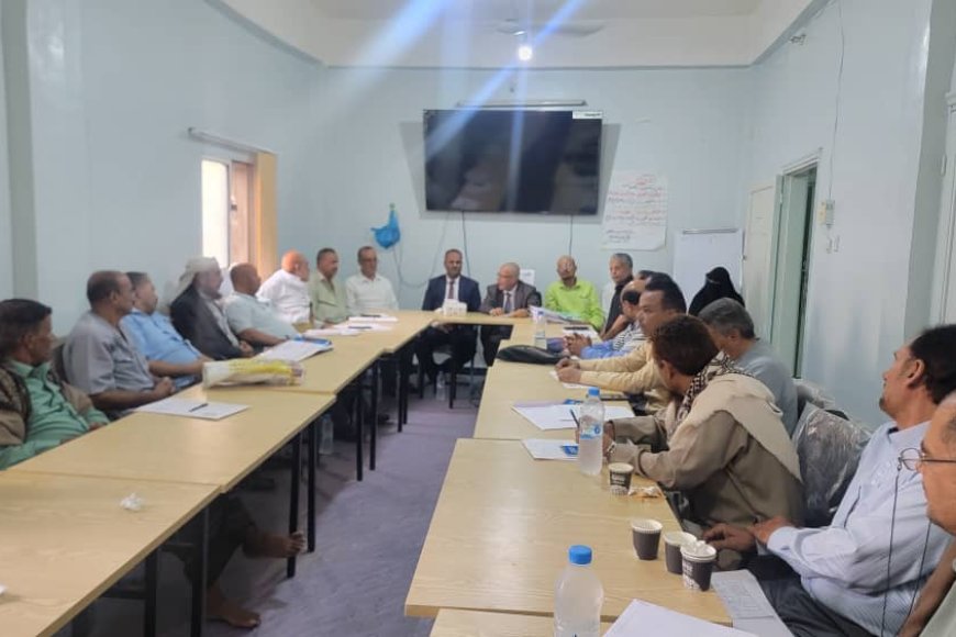 مجلس فرع نقابة المعلمين اليمنيين بمحافظة تعز يعقد دورته الاعتيادية ويؤكد مواصلة الدفاع عن حقوق المعلمين وتعزيز العمل النقابي