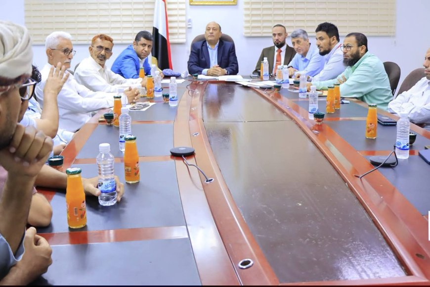 نائب وزير الصناعة والتجارة يناقش مع كبار مستوردي السكر البرازيلي إجراءات فحص علامة (UB) ويؤكد سلامة بقية المنتجات المتداولة في الأسواق