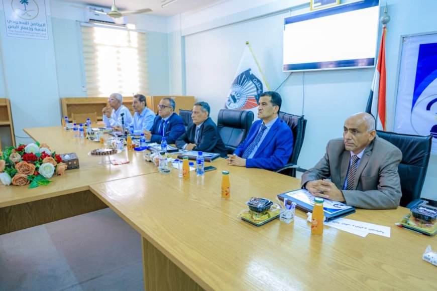 وزير التعليم العالي يتفقد جامعة عدن ويشيد بتجربتها في السنة التحضيرية