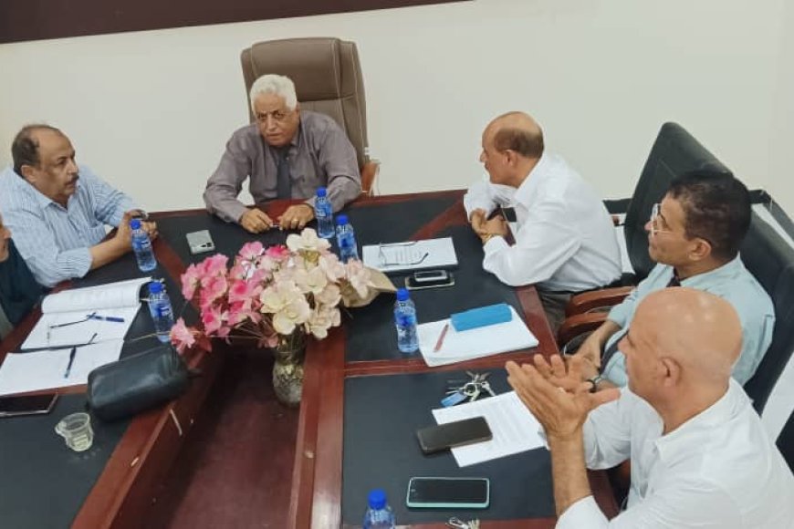 رئيس جامعة لحج يعقد اجتماعاً مع عمادة كلية الطب والعلوم الصحية لمناقشة متطلبات بدء الدراسة