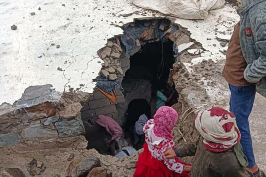 إصابة طفل وأضرار مادية جراء انهيار صخري في قرية حفرات بتعز إثر أمطار غزيرة
