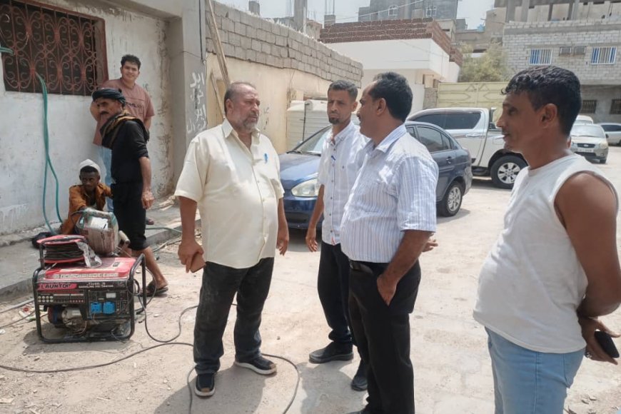 مدير عام خورمكسر يطلع على أعمال استبدال خط الصرف الصحي في حي القاعدة الإدارية