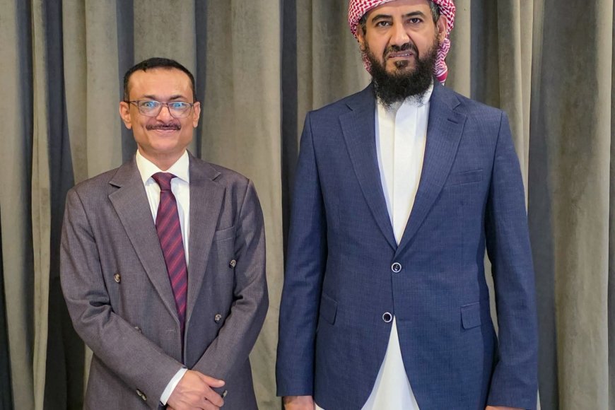 المحرمي يستقبل رئيس مركز نشوان الحميري ويؤكد أهمية المعركة الثقافية في مواجهة المشروع الحوثي المحرمي يستقبل رئيس مركز نشوان الحميري ويؤكد أهمية المعركة الثقافية في مواجهة المشروع الحوثي