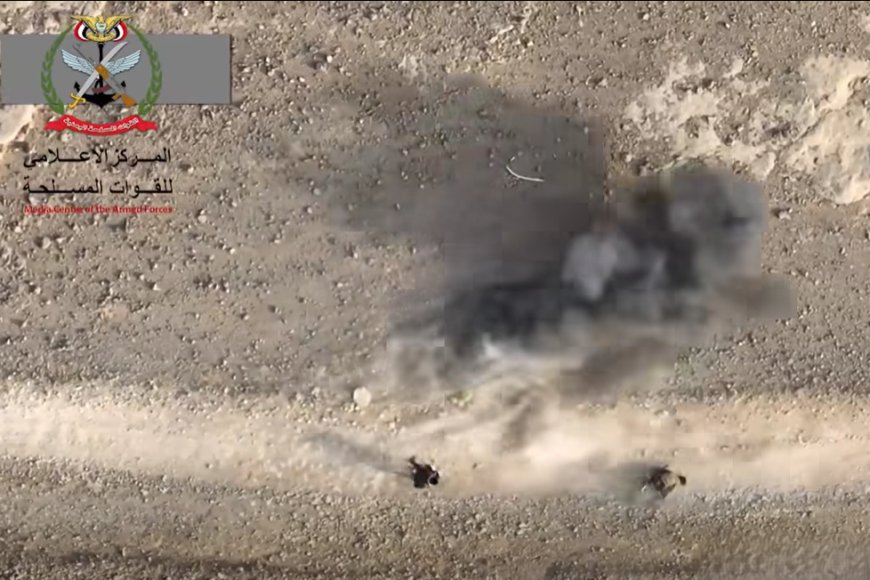 مشاهد هوليودية.. القوات المسلحة تنشر فيديو لاستهداف (26) هدفًا للحوثيين في مأرب مشاهد هوليودية.. القوات المسلحة تنشر فيديو لاستهداف (26) هدفًا للحوثيين في مأرب