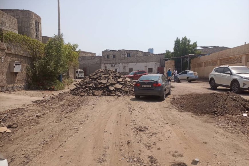 مدير عام خورمكسر يطلع على بدء أعمال صيانة وإعادة تأهيل شوارع حي السفارات