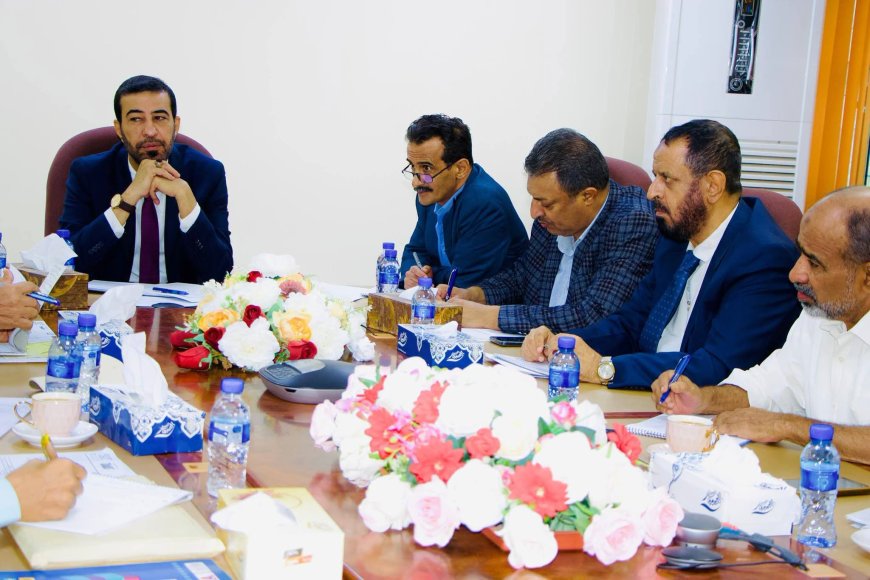 وكيل وزارة النفط والمعادن يستقبل فريق الأمانة العامة لمجلس الوزراء لمتابعة تنفيذ قرارات وبرامج الحكومة