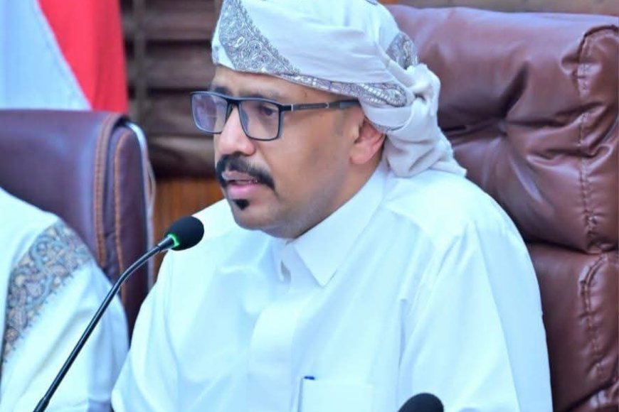 التميمي يشارك في اجتماع قيادة مصلحة شؤون القبائل ويثمن الأدوار الوطنية للمرجعيات القبلية بحضرموت