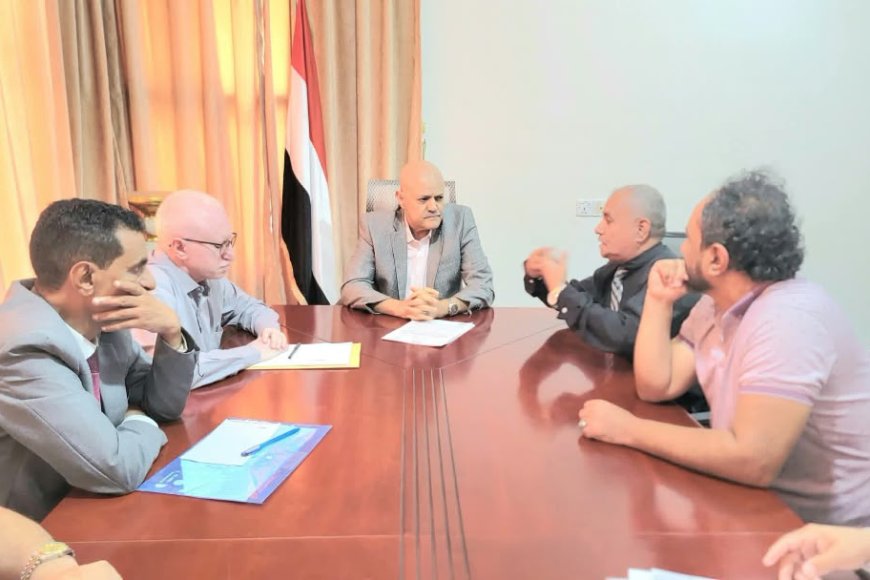 اجتماع بتعز يقر تنفيذ قرار تحديد الرسوم الدراسية بمدارس التعليم الأهلي بالمحافظة