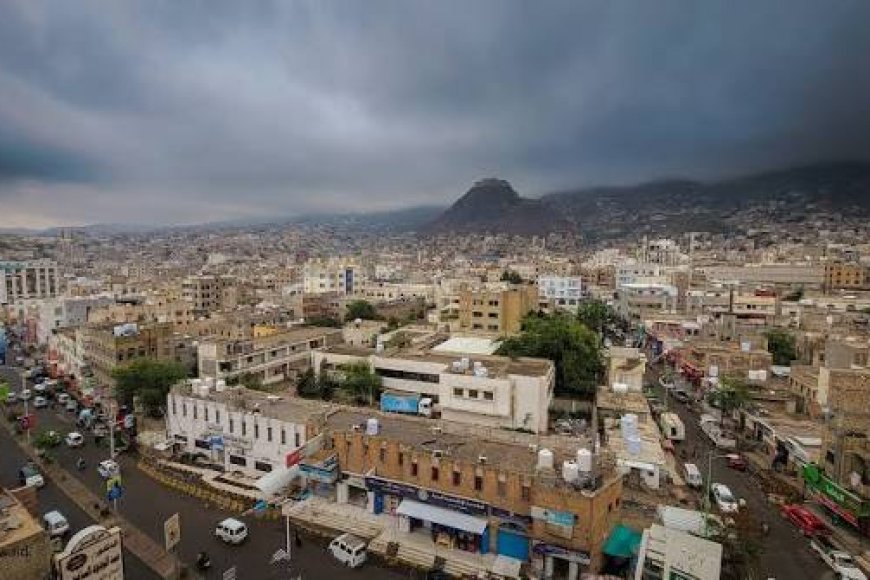 عاجل .. انفجاران يهزان تعز.. وأنباء عن قصف حوثي يستهدف محيط المجمع القضائي في جبل جرة