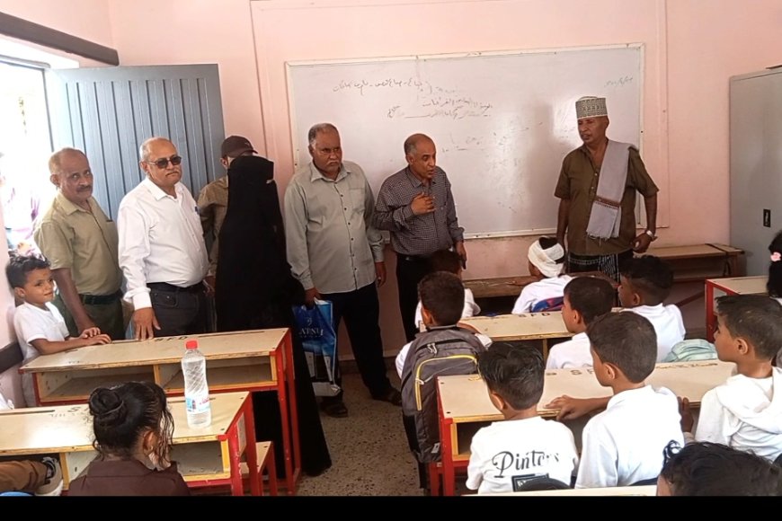 محافظ لحج ومدير التربية يدشنان العام الدراسي الجديد لـ300 ألف طالب وطالبة. 