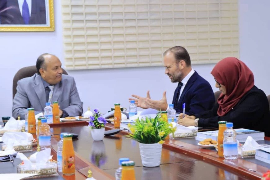 نائب وزير الصناعة يبحث مع المستشار الاقتصادي للمبعوث الأممي تعزيز الاستقرار والتعافي الاقتصادي