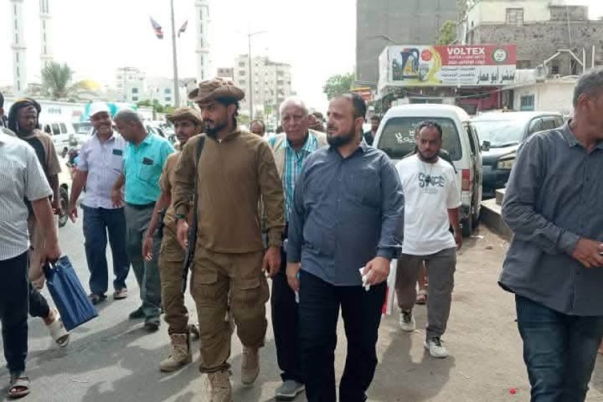 مدير عام المنصورة يشرف ميدانياً على حملة النظافة وإزالة العوائق في شارع القطيبي"شارع السجن سابقاً"..