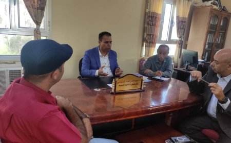 وكيل قطاع المناهج والتوجيه بوزارة التربية د. الشوذبي يلتقي المدير الفني لمنظمة كريتيف بعدن