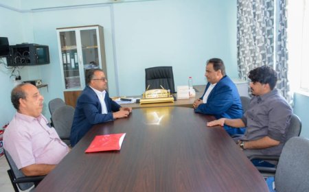 الدكتور الجريري والقاضي الشعبي يناقشان الوضع التمويني لمحطات المشتقات النفطية بالتواهي