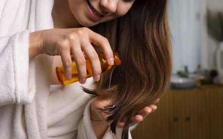 اعتماداً على عدة عوامل.. ما المدة المثالية لتطبيق الزيت على الشعر