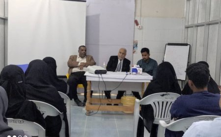 البروفيسور باطرفي يطلع الأطباء وكوادر التمريض في الشحر على تحضيرات مؤتمر سلامة المرضى 