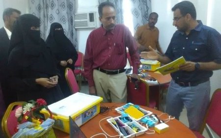 مدير عام تربية أبين يدشن معمل الروبوت الأول بالمحافظة في مدرسة الأوائل النموذجية بمدينة جعار