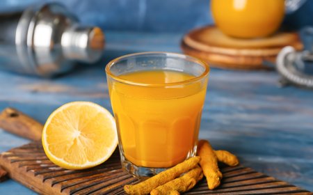 شربه على معدة فارغة يعالج القرحة والقولون.. فوائد "ماء الكركم" حارق الدهون السحري