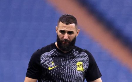 صحيفة سعودية تكشف تفاصيل "مشادة غرفة الملابس" بين بنزيما ومدربه