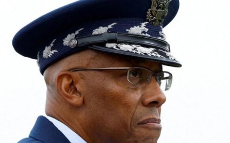 رئيس أركان الجيش الأمريكي يحذر من مخاطر طول أمد الحرب في غزة